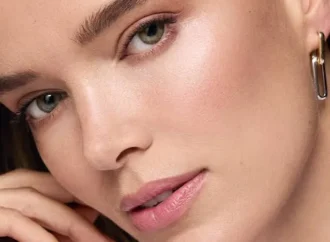 Minimalist Makeup for Pakistani Women 2026 – The “Bloom Skin”
