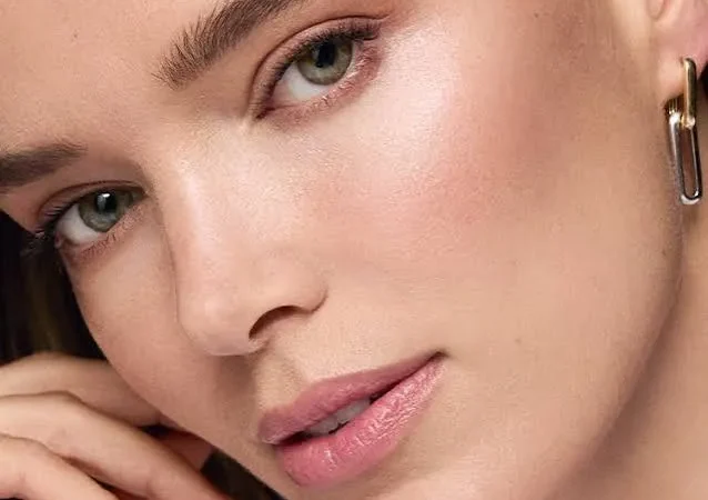 Minimalist Makeup for Pakistani Women 2026 – The “Bloom Skin”