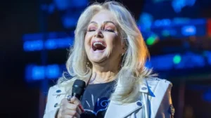 Catherine Zeta-Jones and Bonnie Tyler together before Zeta-Jones' wedding