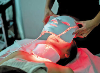 Red Light Therapy Mask: Benefits, Risks, and a Complete Buying Guide for 2026
