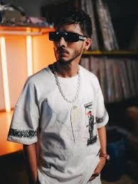 Talha Anjum's age, real name, Young Stunners story, albums, awards & net worth.
